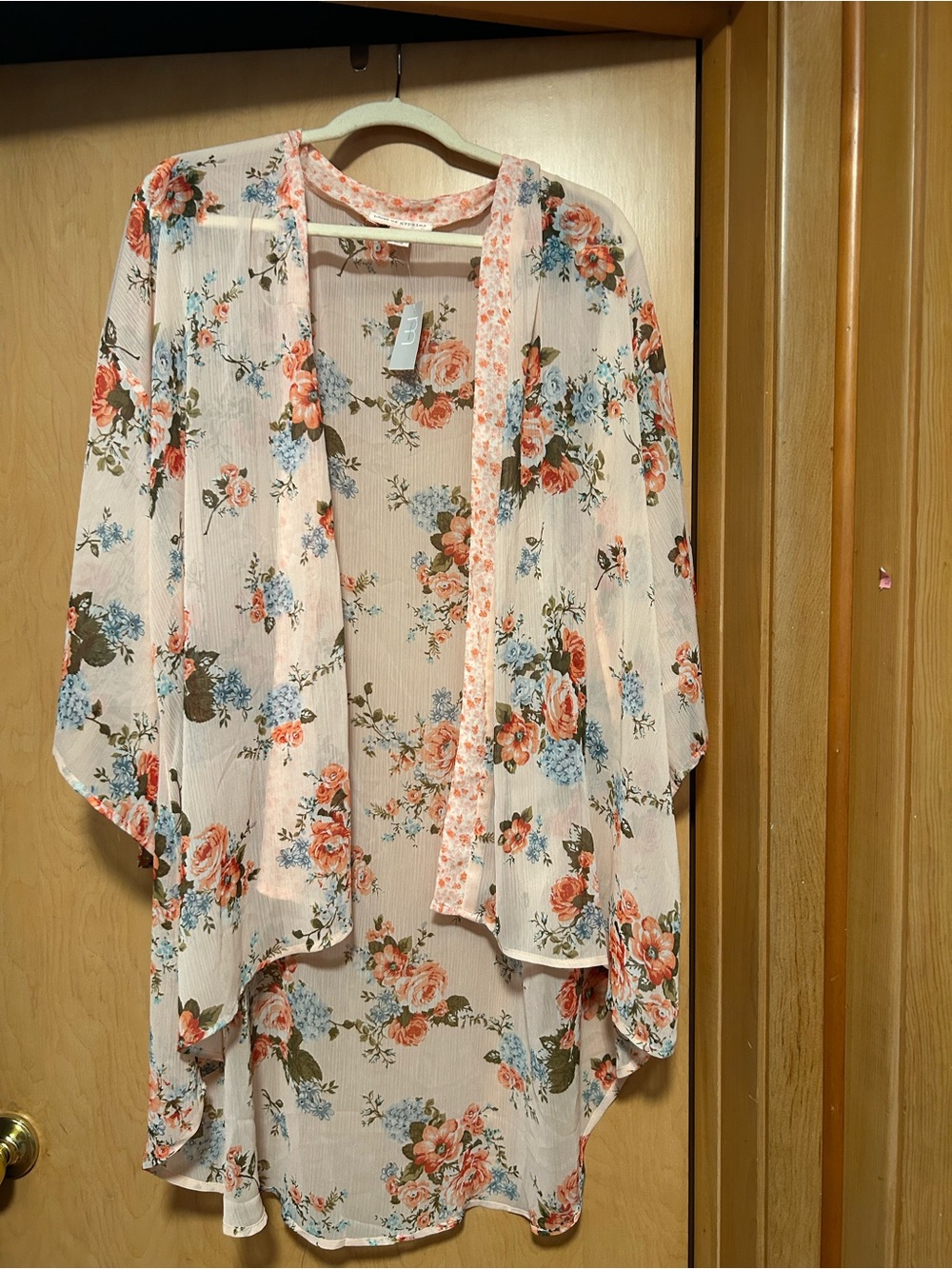 Maurices Peach and Blue Floral Kimono m/l